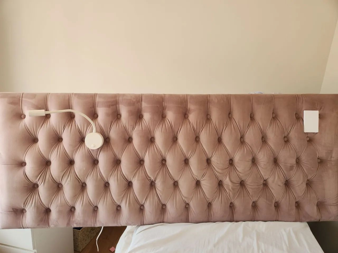 Cabeceira de cama em veludo