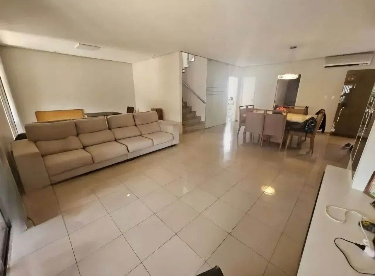 Condomínio Parque Aripuanã Casa Duplex com 2 suíte e 2 quartos.Piscina. Completa