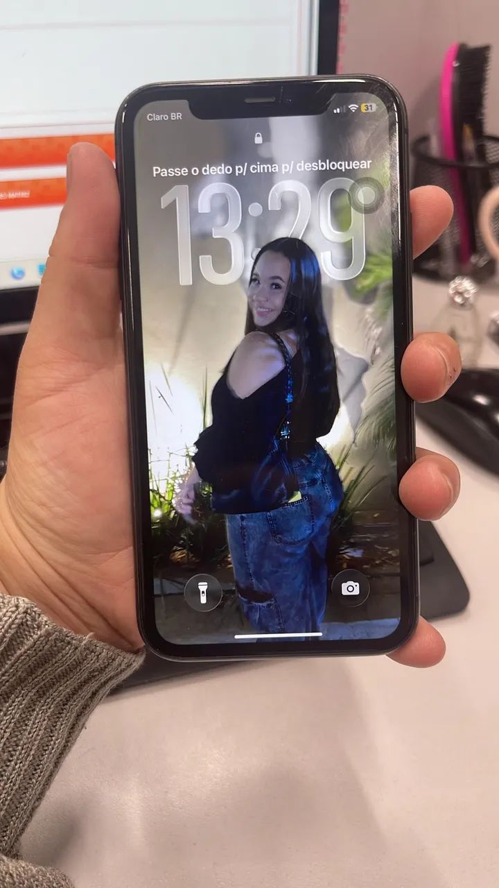 iPhone 11 em ótimo estado 