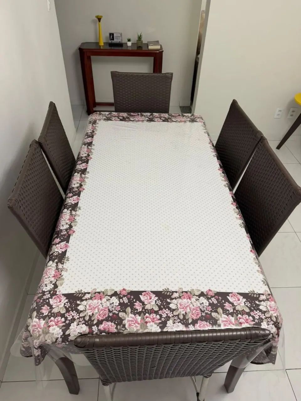Mesa 6 lugares com cadeiras 