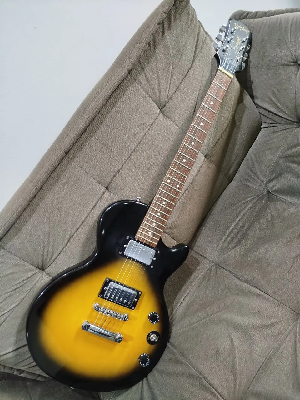Guitarra Epiphone Les Paul Jr - Instrumentos musicais - Belo Vale