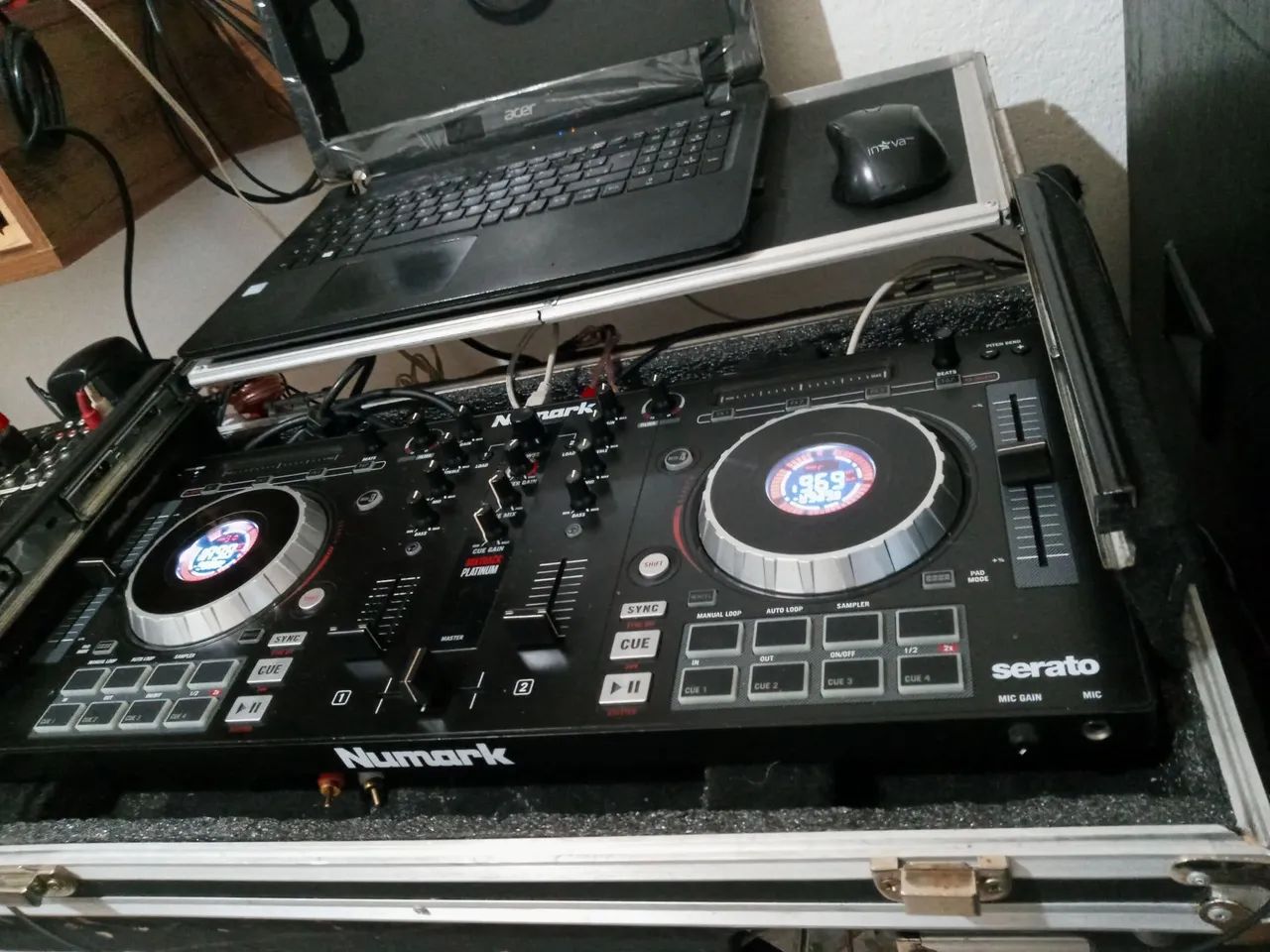 Controladora Numark mixtrack451035635427594241