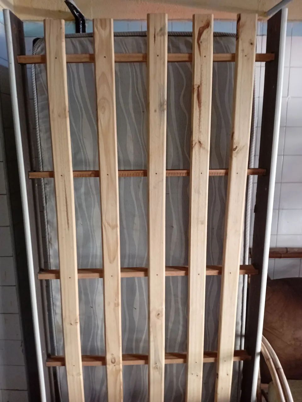 Estrado de cama de solteiro