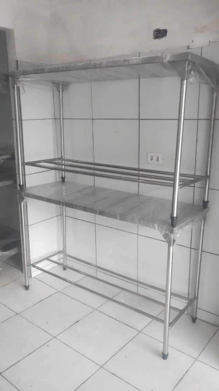 Bancada medindo 1.40x55 em aço inox 