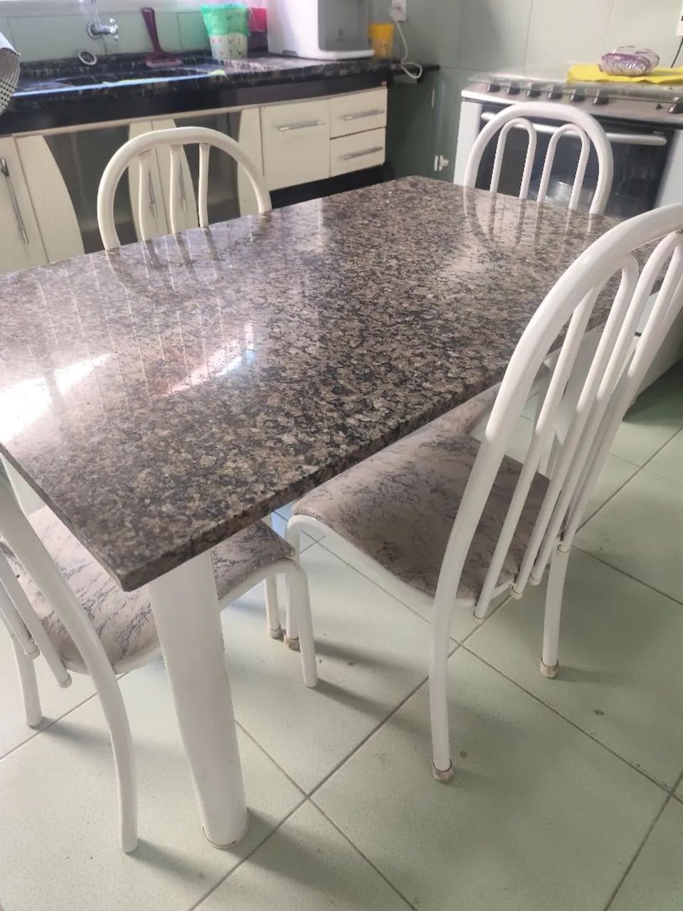 Mesa com cadeira 