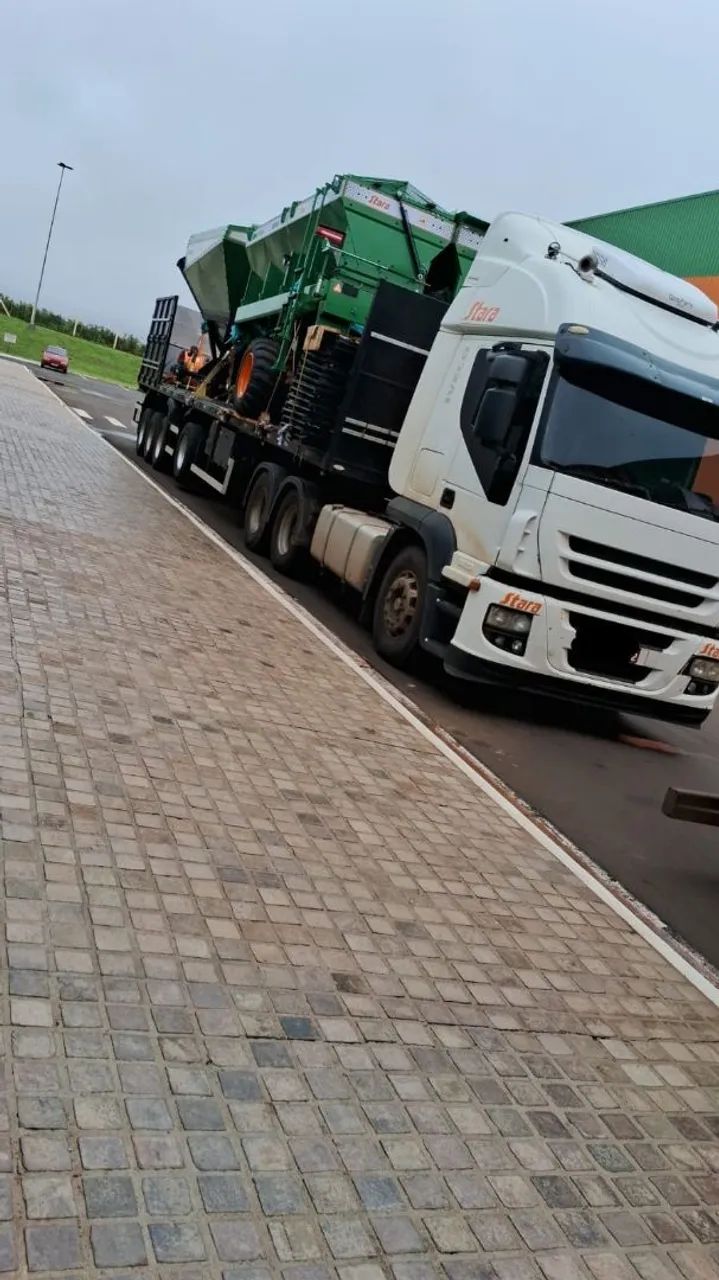 Vende-se  Iveco e graneleira - Foto 4