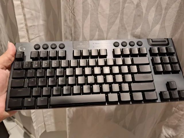 Teclado Gamer Logitech G915 TKL - Foto 2