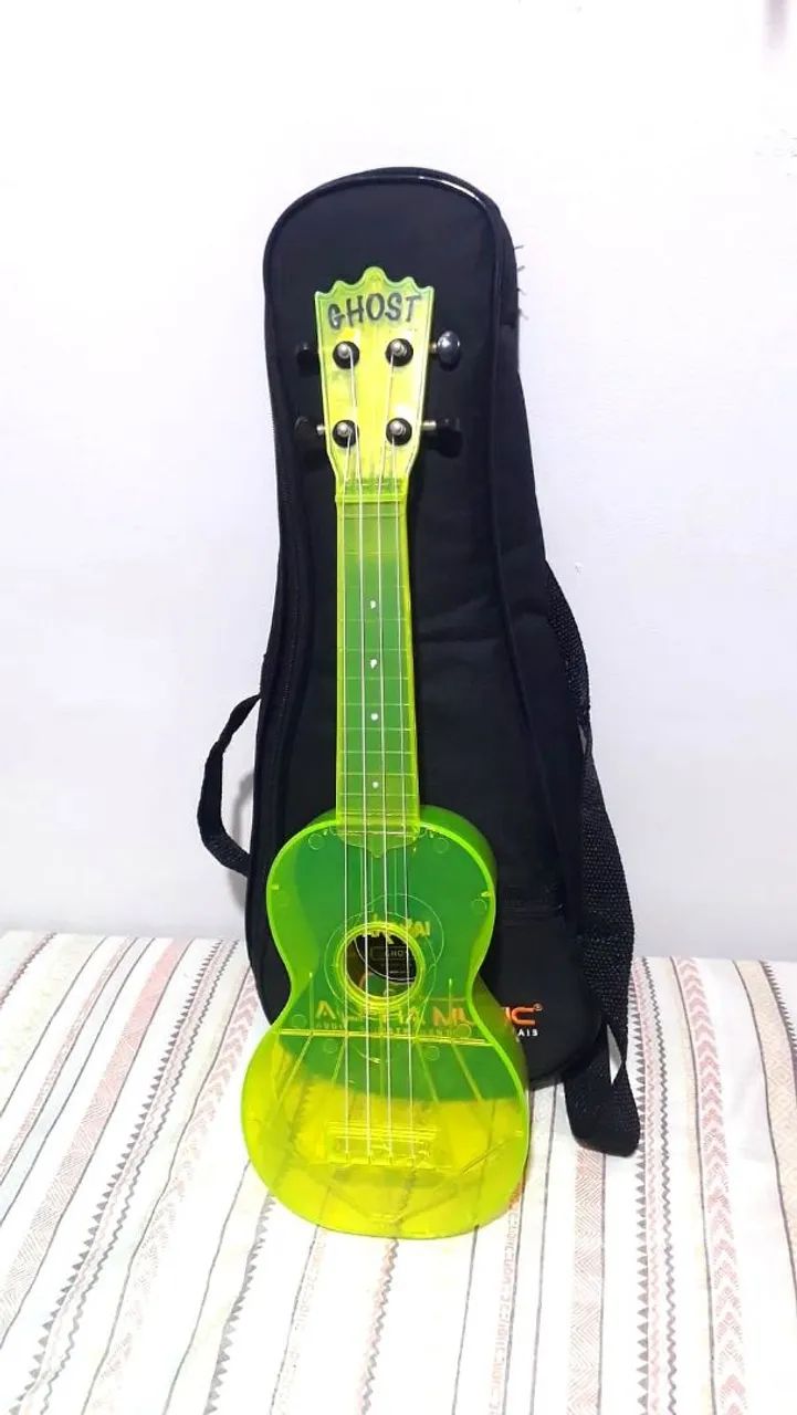 Ukulele akahai ghost 