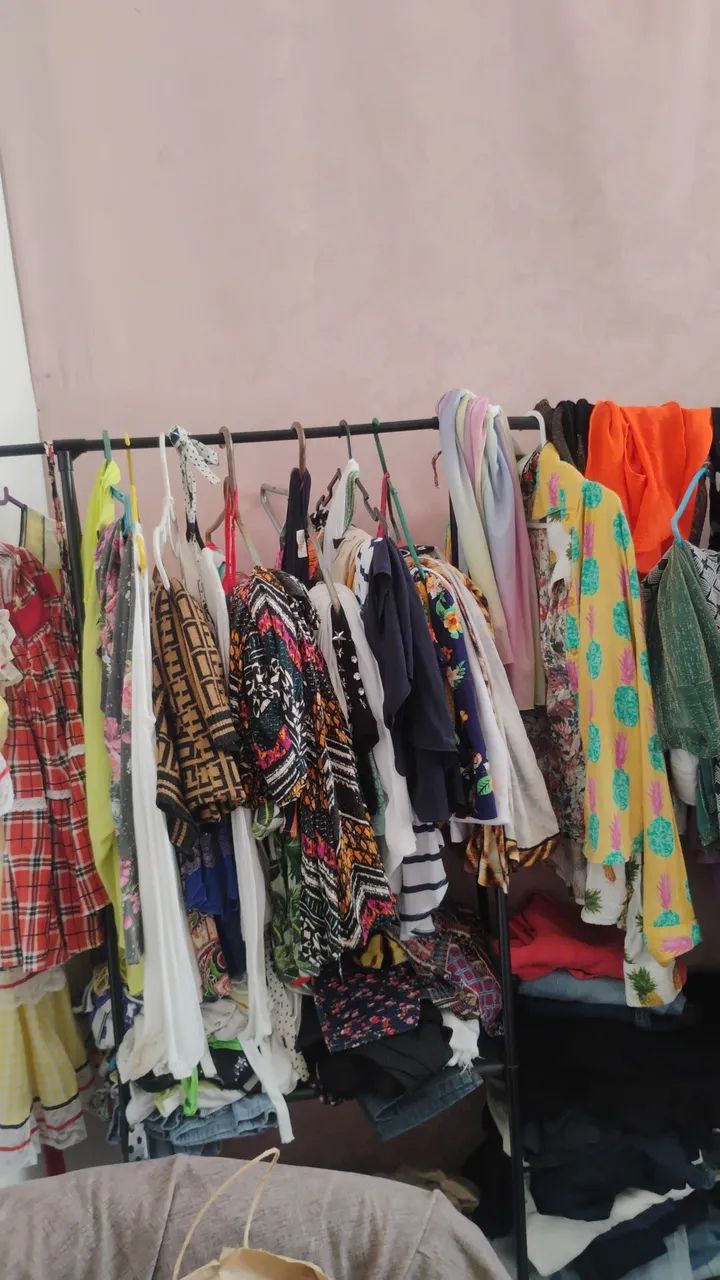 Lote de roupas para brechó 2 reais 