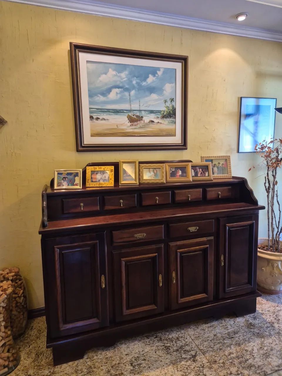 Buffet de madeira antigo