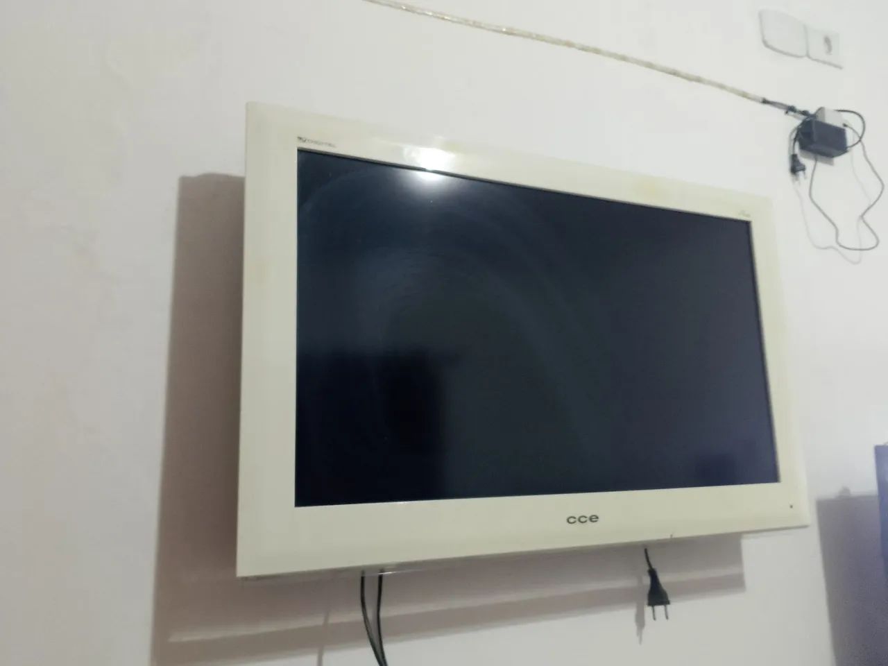 Tv LCD 32" CCE com tv digital( conversor integrado)  - Foto 4