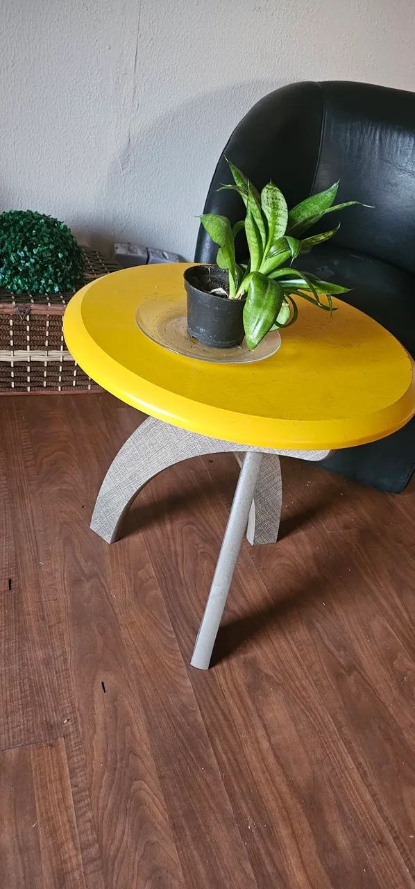 Conjunto para Recepção - 2 Poltronas em Courino + Mesa de Centro - Foto 4