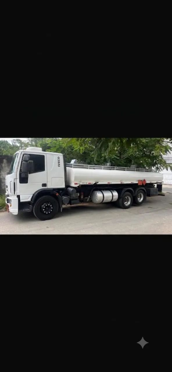 Caminhão tanque combustível