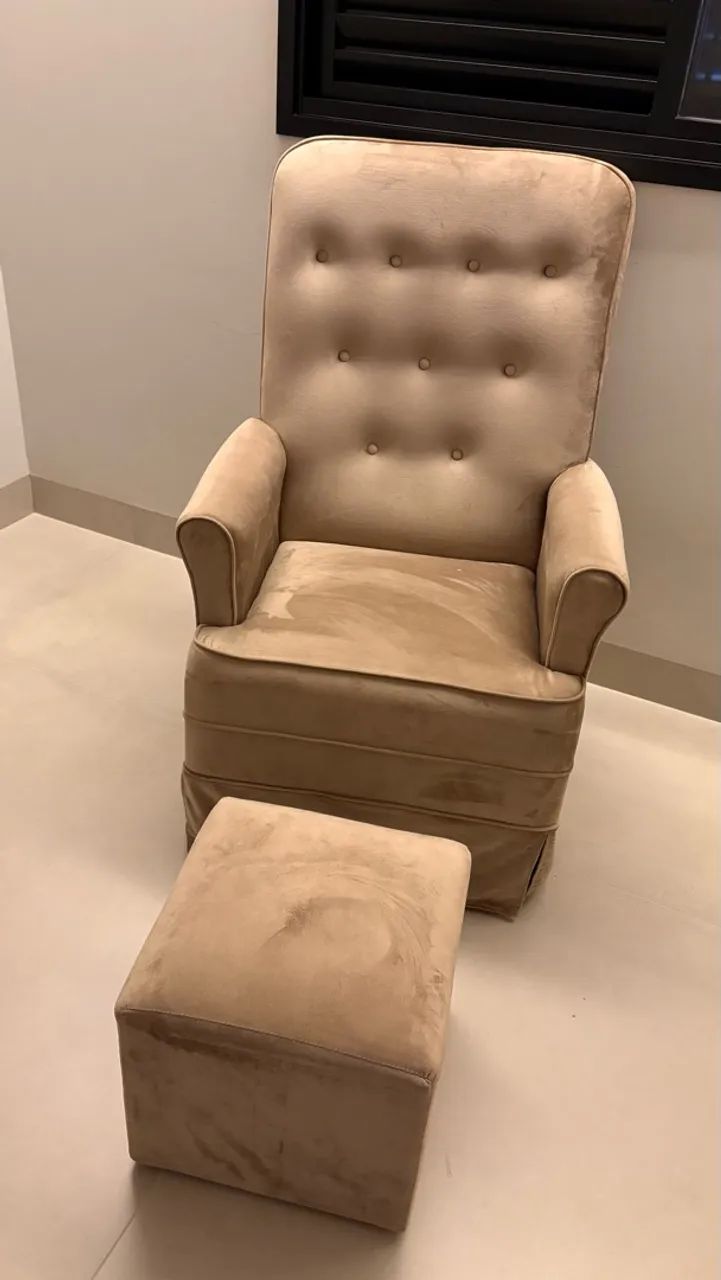 Poltrona amamentação com puff  - Foto 2
