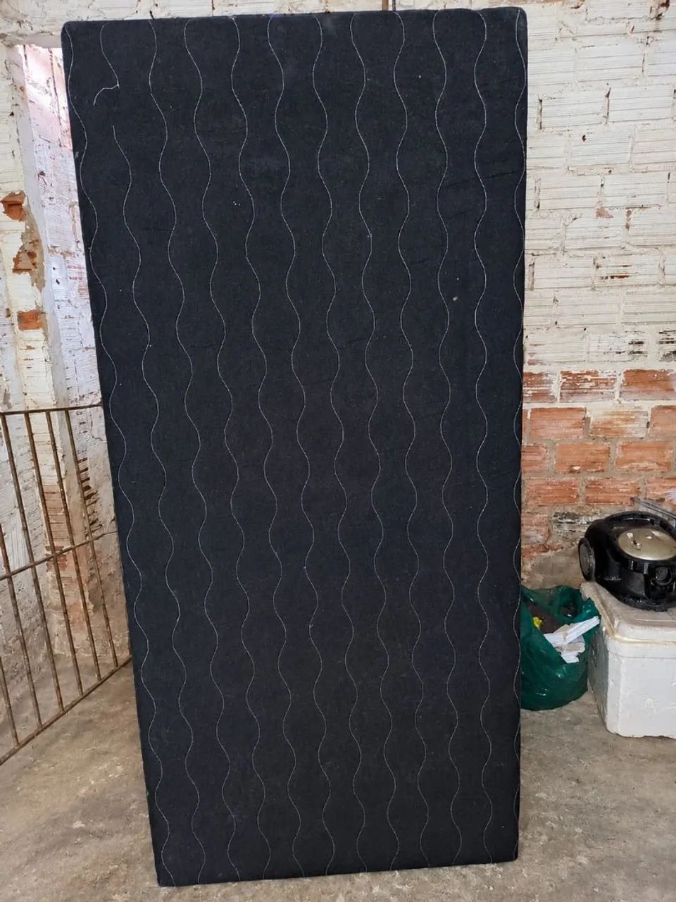 Cama base e colchão solteirão semi nova