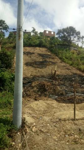 Vende-se um terreno