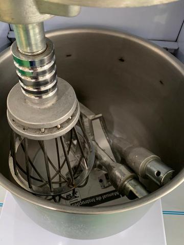 Batedeira Planetária 12 Litros Seminova - Foto 4