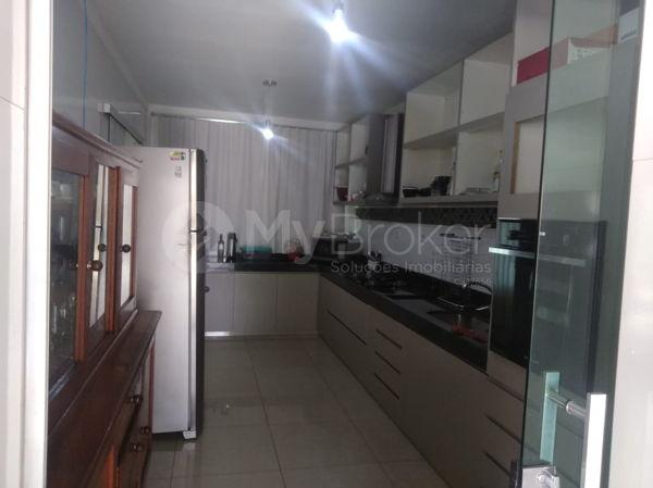 Casa sobrado com 5 quartos na Vila Santa Helena em Goiânia - Foto 13