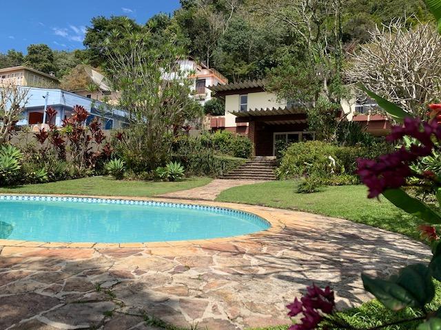 Casa Retiro com 3 quartos, jardim e piscina cod.23724