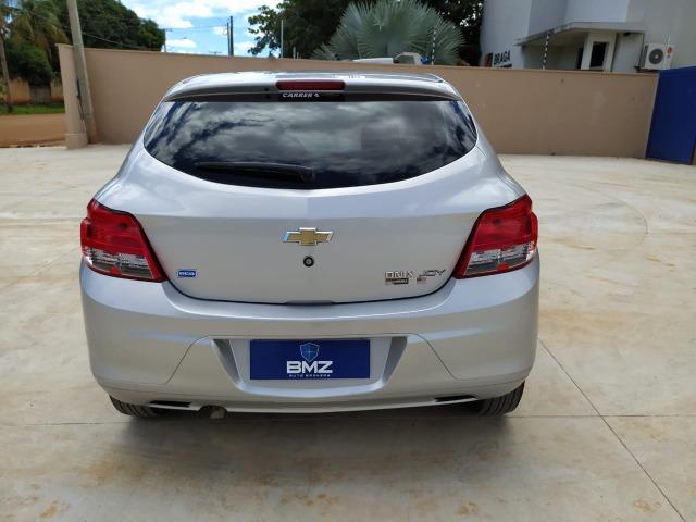 Oportunidade!! Onix Joy 2016/2017,motor 1.0 ,câmbio manual 6 marchas . Carro de mulher - Foto 6