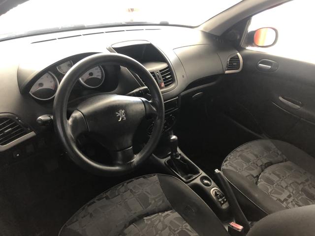 Peugeot 207 2011 1.4 completo R$16.900 - Foto 2