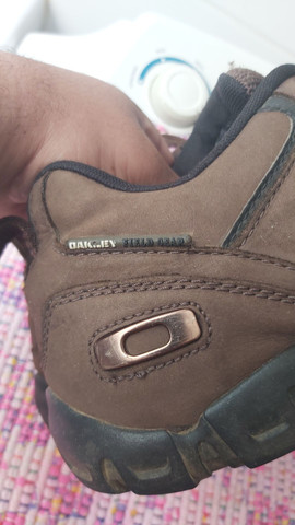 oakley field gear marrom