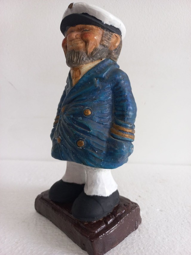 Escultura antiga marinheiro inglês capitão confeccionada em cerâmica - Foto 3