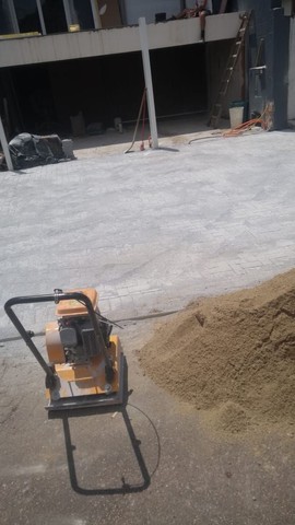Paver ,  material e mão de obra,  preço especial acima de 70 MTS  - Foto 2
