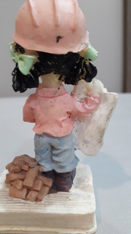 Estatueta Menina Na Engenharia - Foto 2