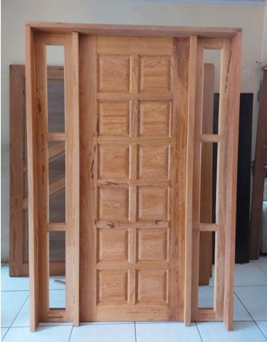 PORTAS EM MADEIRA MACIÇA  - Foto 3