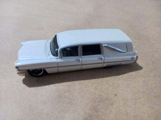 Miniatura matchbox cadillac hearse 