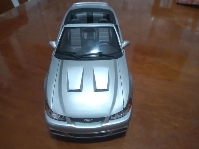Miniatura Ford Mustang SVT Cobra 2003 Maisto 1/18 - Foto 2