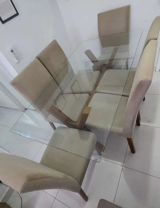 Mesa com tampo de vidro - 6 lugares 