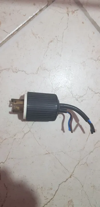 Plug P/ Gerador 4 Pinos Youcheng 30a 125/250 Pn E257757 - Novo