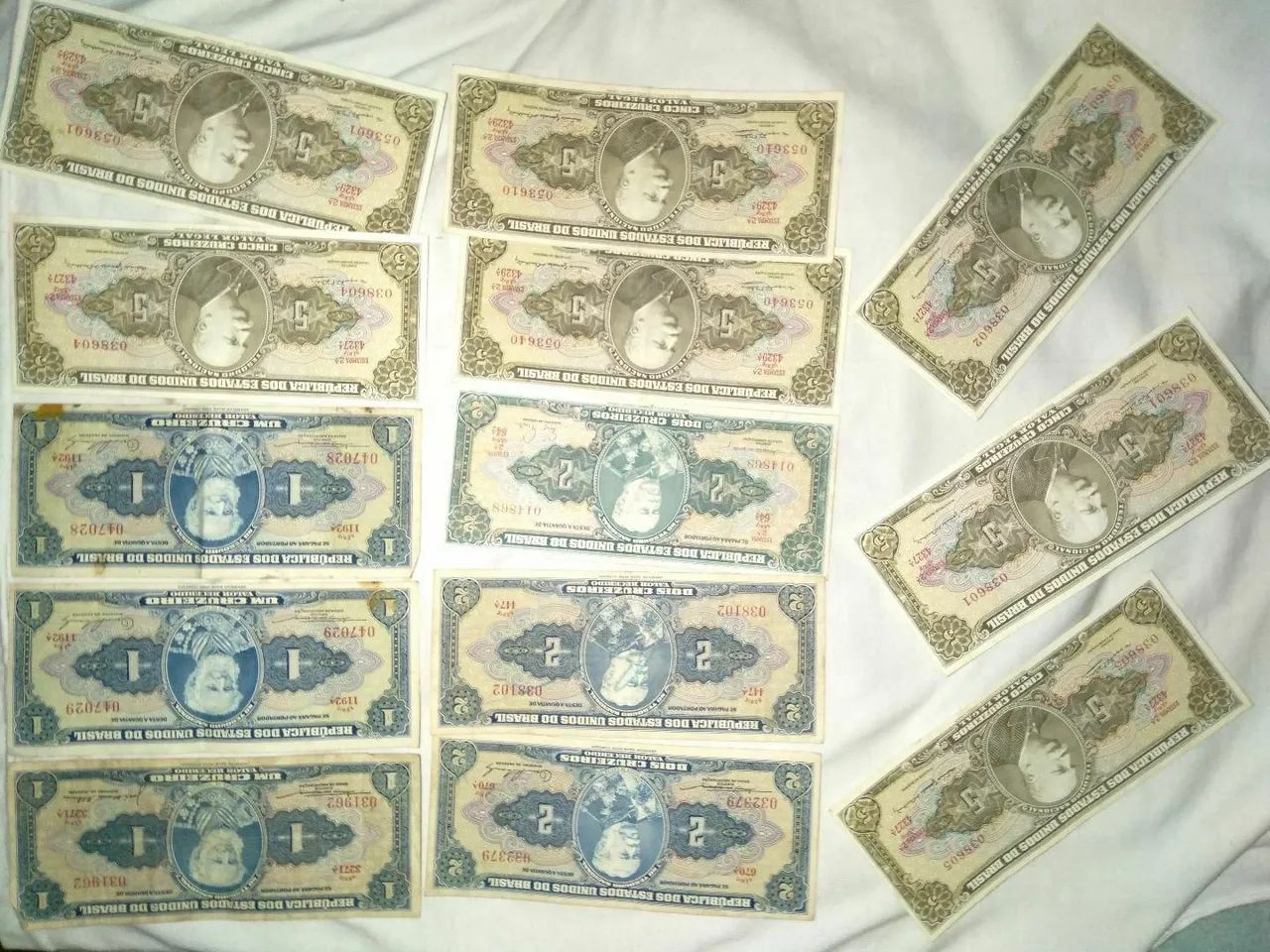 Cédulas antigas Raras de 1 ,2 e 5 cruzeiros.