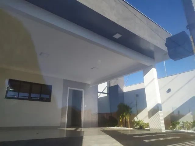 Linda casa com Piscina no Jardim Munique Maringa