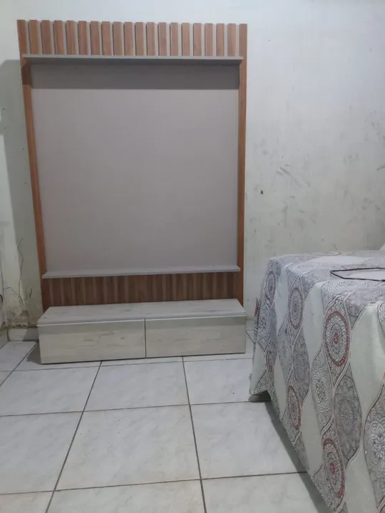 Painel com duas gavetas amadeirado