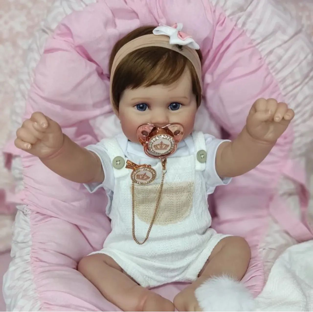 Bebê Reborn boneca realista com vacina e teste do pezinho