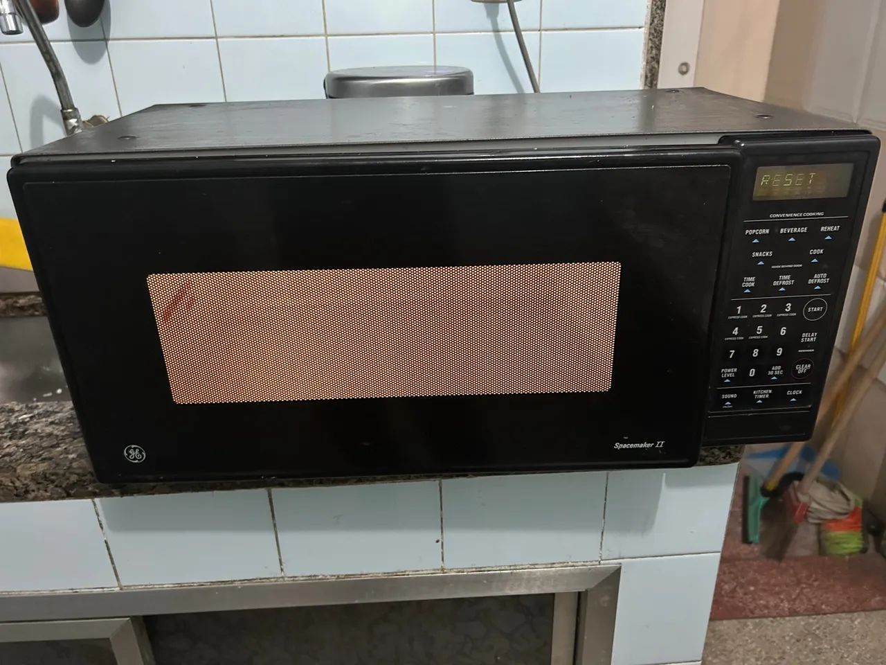 Micro-ondas GE Spacemaker II - 1100W - Foto 3