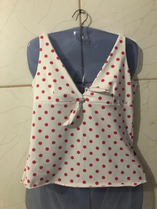 Blusa branca com bolinhas rosa (P)