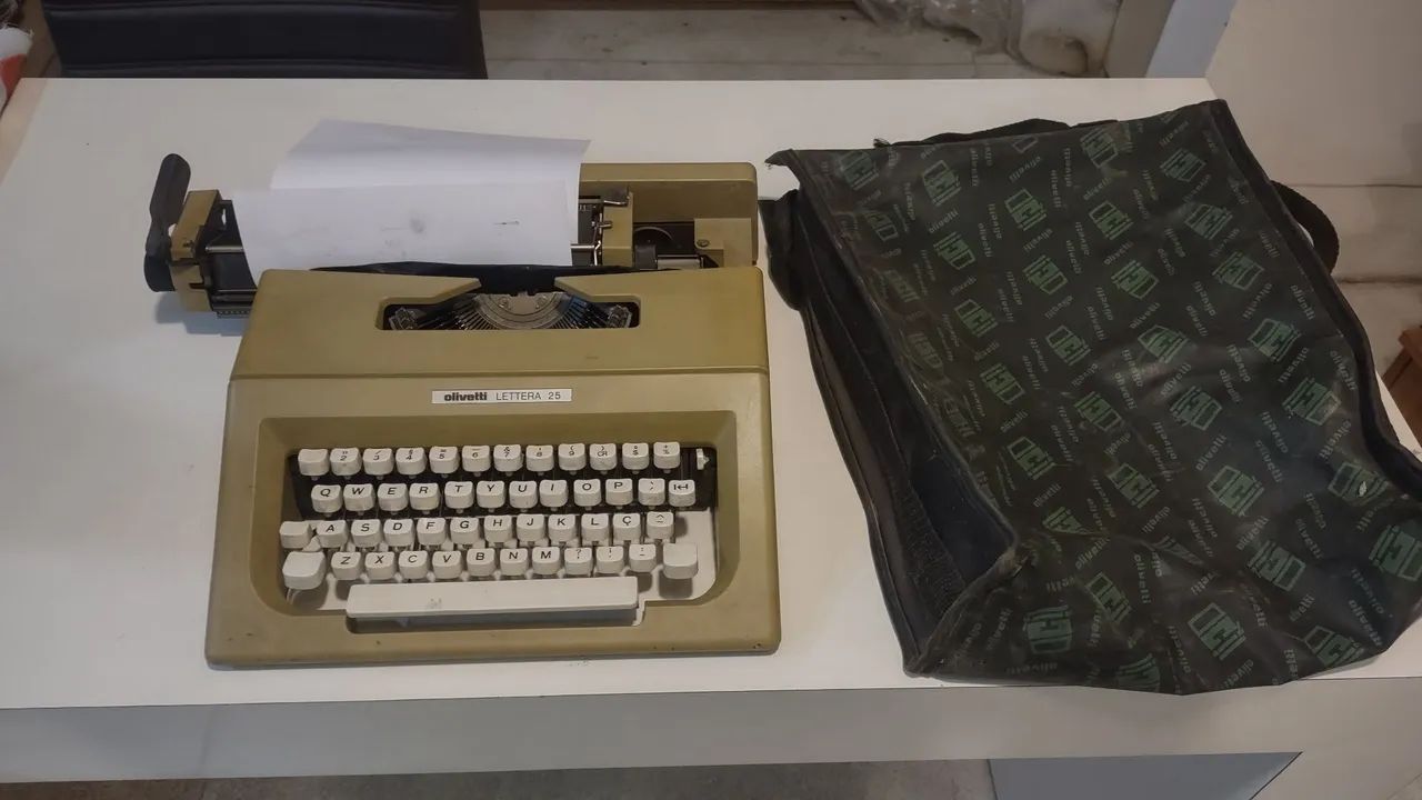 Vendo máquina de datilografia 200435654170164613124