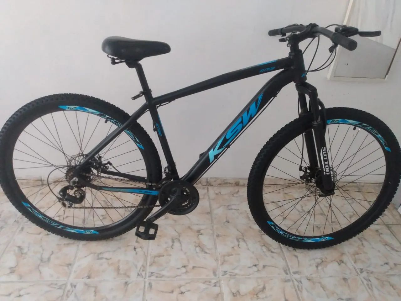 Bicicleta aro 29 ALUMÍNIO suspensão freios disco NOVA 