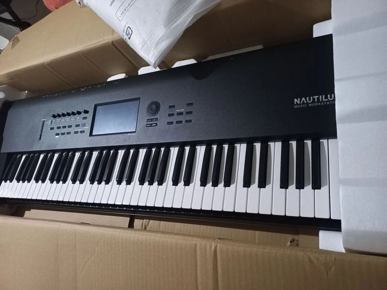 Teclado korg Nautilus 73  teclas troco por Yamaha Montage  - Foto 6