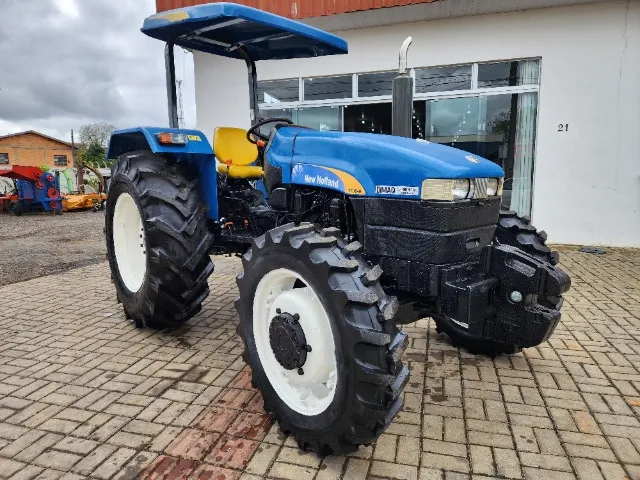 Trator Agrícola New Holland TT3840 4x4, Ano 2013, Pneus Novos, 4800 horas.