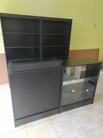 Balcão caixa + vitrine + kit prateleira preto MDF