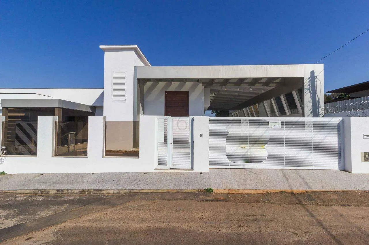 EXCELENTE CASA NO LAGO NORTE- SHIN QI 02 - 4 QTS- 5310m²
