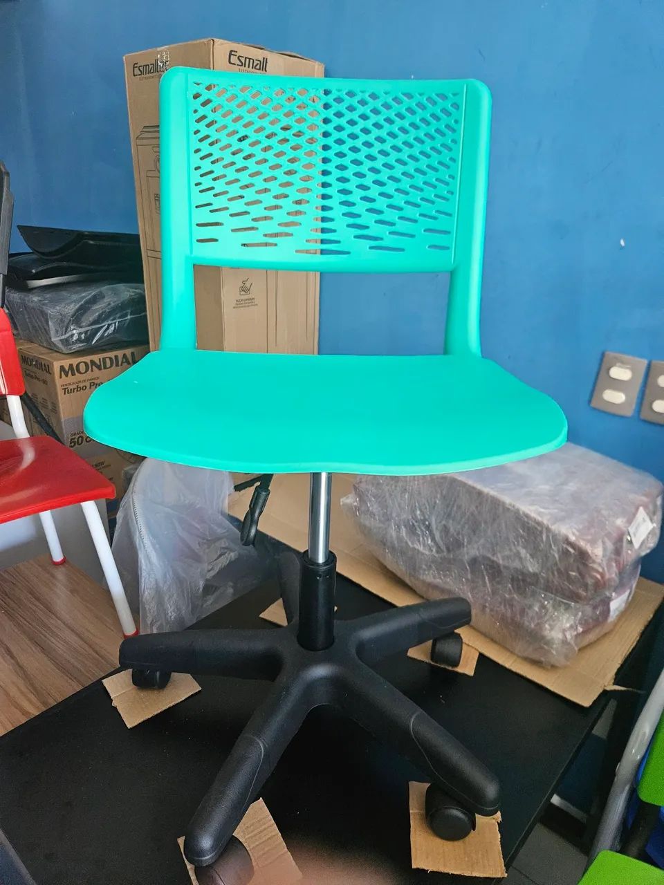 Cadeira de Escritório Giratória com Rodas 