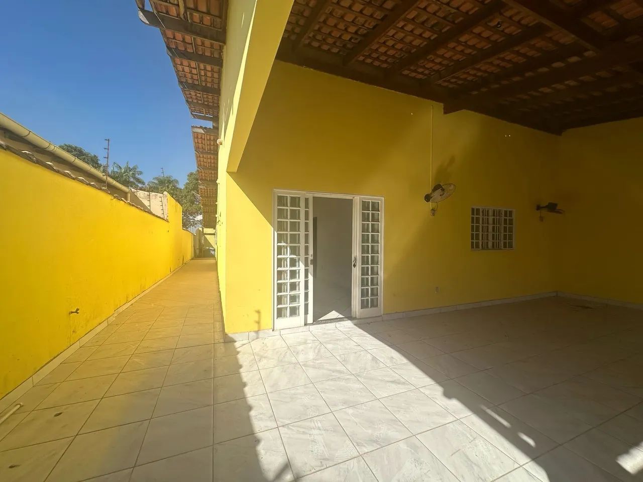 Aluga-se 3 quartos  com ou sem MOBILIADO ( sendo 2 suítes) com garagem ( 3 carros). - Foto 3