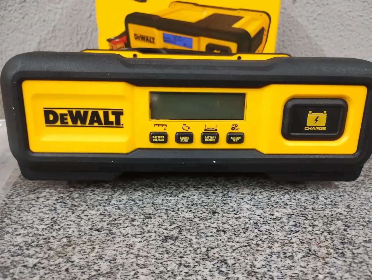 Auxiliar de partida e teste de carga e  alternador Dewalt 