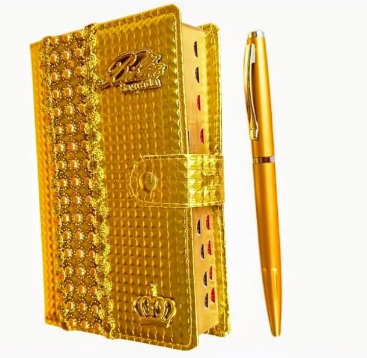 Kit Bíblia Sagrada Dourada com Caneta